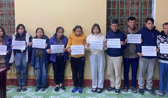 Mật phục nhóm người lạ giữa đồi cây, công an đánh sập xới sóc đĩa lớn