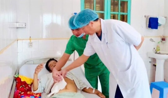 Đau bụng kéo dài, người đàn ông bất ngờ phát hiện thủng túi thừa ruột non