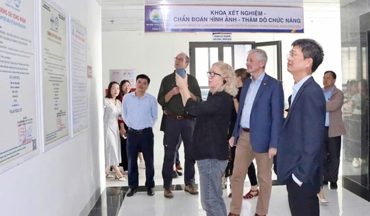 Đoàn chuyên gia y tế Đan Mạch làm việc tại Hưng Yên