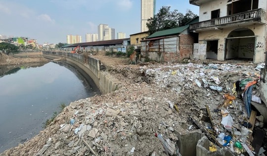 Dự án cứng hóa kênh La Khê, Hà Nội thi công không che chắn gây bụi và ô nhiễm