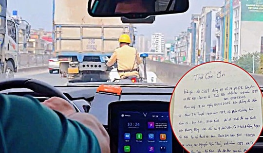 Nhận đề nghị khẩn từ tài xế taxi, CSGT dẫn đường giúp sản phụ 'vượt cạn' an toàn