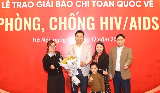 Đông đảo đại biểu dự Lễ tổng kết và trao giải 'Giải Báo chí phòng, chống HIV/AIDS'
