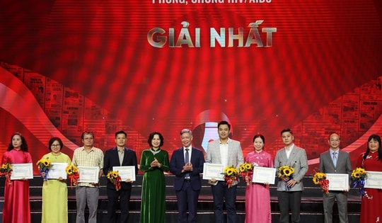 Thứ trưởng Bộ Y tế: Tiếp tục lan toả những câu chuyện, số phận... để xóa bỏ hoàn toàn sự kỳ thị, phân biệt đối xử với HIV/AIDS