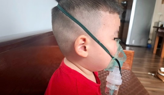 Cả nhà bị viêm đường hô hấp giữa mùa ô nhiễm không khí