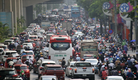 Hạn chế xe xăng vào vành đai 1 ở Hà Nội, người dân di chuyển thế nào?