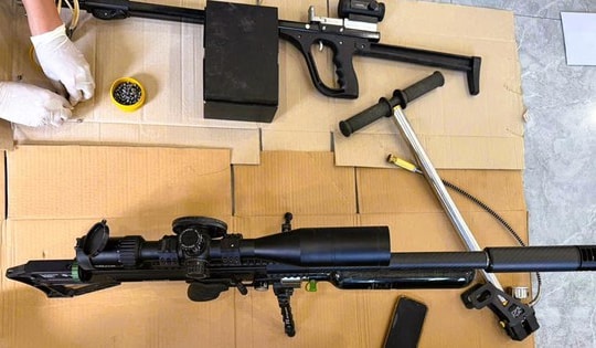 Điều tra vụ người phụ nữ bị bắn tử vong ngay trước cửa nhà, hiện trường phát hiện vật lạ