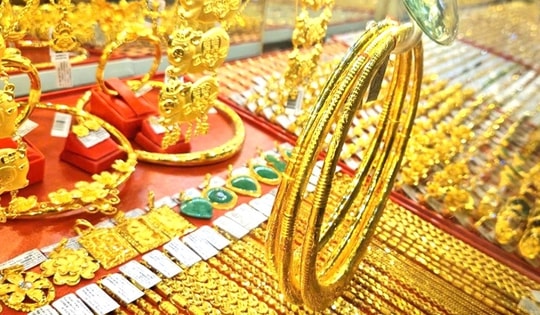 Giá vàng hôm nay ngày 13/12 trong tăng ngoài giảm