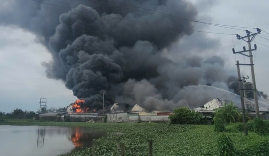 Cháy xưởng sản xuất giày da 12.000 m2 ở Hải Phòng