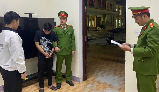 Vừa ra tù, thanh niên đi trộm ô tô để chở bạn gái