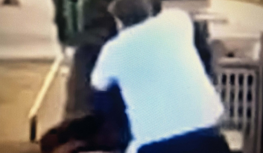 Người khống chế đối tượng nổ súng tại Sydney được ngợi ca là người hùng