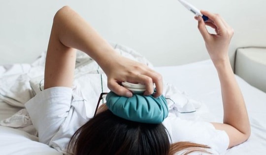 Khi mắc sốt xuất huyết, sốt không hạ có được tăng liều thuốc hạ sốt?