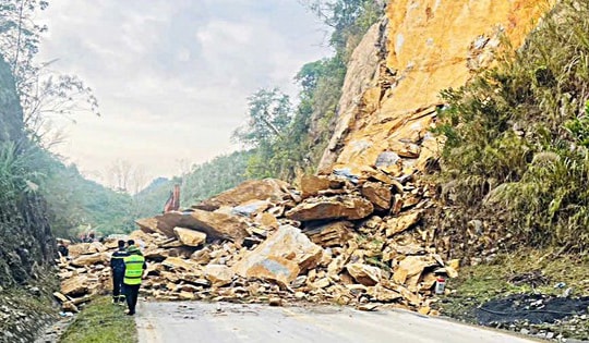 Đã tìm thấy và xác định được danh tính 3 nạn nhân vụ sạt lở trên Quốc lộ 6