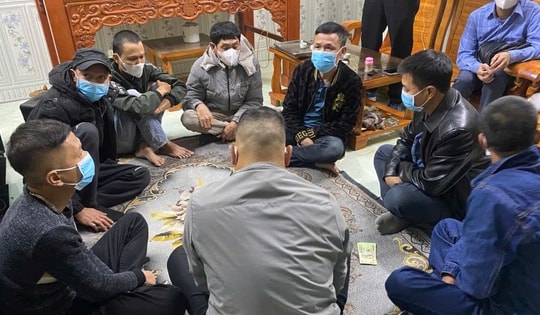 Triệt phá tụ điểm đánh bạc, 10 đối tượng bị tạm giữ