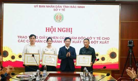 Bắc Ninh khen thưởng đột xuất ê kíp cứu sống bệnh nhân nguy kịch