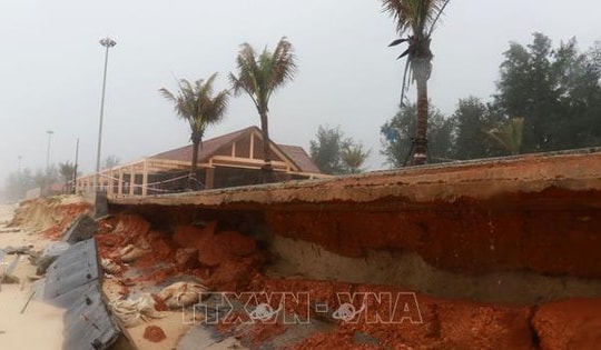 Quảng Trị: Bờ kè bãi tắm cộng đồng Trung Giang sạt lở nghiêm trọng