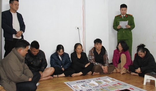 Bắt quả tang nhóm người đánh bạc qua mạng bằng hình thức 'xóc đĩa'