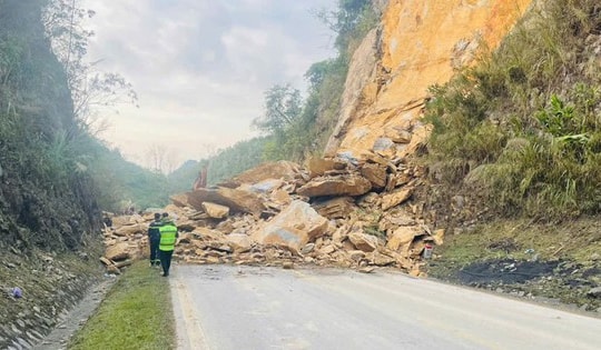 Đã từng xảy ra nhiều vụ đá lở trên đèo Thung Khe ngay cạnh vị trí vừa sạt lở