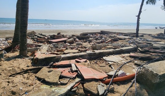 Đầu tư 2,5 tỷ đồng 'vá' tuyến kè biển Sầm Sơn