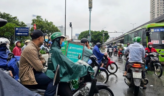 Không khí lạnh tăng cường yếu nên miền Bắc có mưa rào rải rác, trời rét