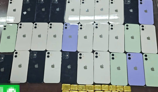 Hai phụ nữ giấu 24 lượng vàng cùng 32 iPhone mua ở Hàn Quốc về Việt Nam để bán
