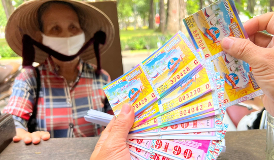 Vợ trúng vé số là tài sản riêng hay chung của 2 vợ chồng?