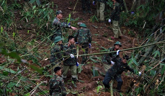 Thần tốc thực hiện 'Chiến dịch Quang Trung' khắc phục sạt lở ở Khe Sanh