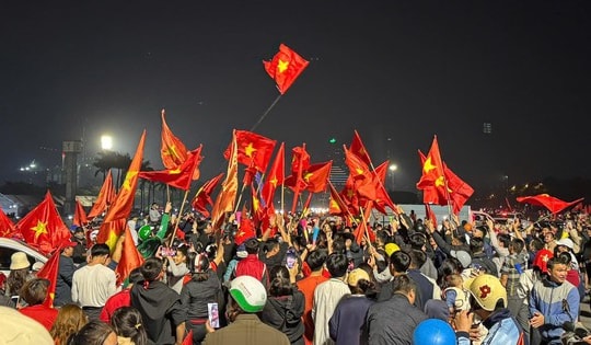 Không khí ăn mừng U22 Việt Nam giành HCV SEA Games 33 rộn ràng khắp cả nước