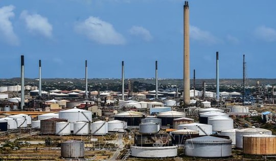 Venezuela có thể sớm phải bắt đầu đóng các giếng dầu vì lệnh phong toả tàu dầu của Mỹ