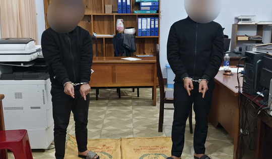 Bắt quả tang 3 đối tượng vận chuyển gần 100kg pháo nổ