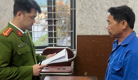 Không dừng xe đo nồng độ cồn, tài xế tông bị thương 2 CSGT