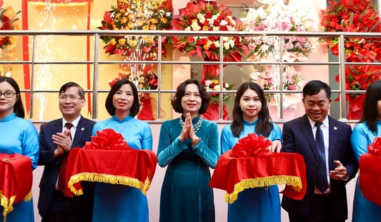 Thứ trưởng Bộ Y tế Nguyễn Thị Liên Hương dự khánh thành dự án nâng cấp Bệnh viện Y học cổ truyền Trung ương