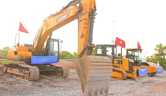 Quảng Ninh đồng loạt khởi công, khánh thành 31 công trình chào mừng Đại hội lần thứ XIV của Đảng