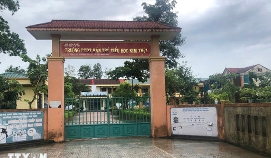 Vụ 41 học sinh Quảng Trị bị ngộ độc thực phẩm: Cách chức hiệu trưởng và hiệu phó