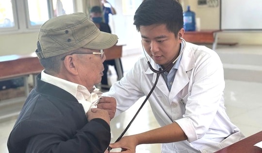 Trăn trở của bác sĩ tim mạch trở về từ rốn lũ Đắk Lắk