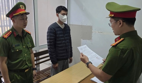 Mang 1.490 bao thuốc lá lậu lên ô tô, nam thanh niên bị khởi tố