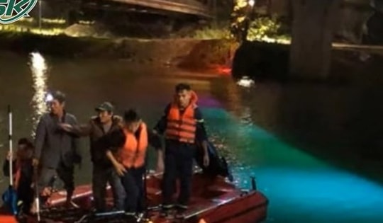 Bí ẩn thi thể người không nguyên vẹn, lẫn trong đám lục bình trôi trên sông Sài Gòn