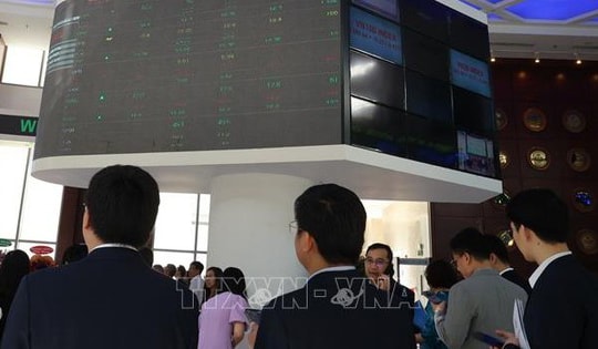 VN-Index vượt 1.700 điểm lần thứ 5, thị trường trong nhịp tích lũy