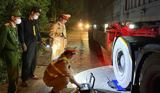 Huế xử lý hàng trăm trường hợp vi phạm nồng độ cồn, tốc độ