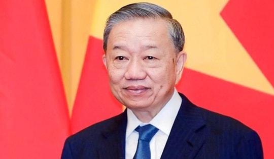 Quân đội nhân dân vững bước dưới cờ Đảng quang vinh