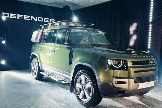 Defender 2026 hơn 5 tỷ đồng: Nâng cấp sang trọng, off-road thông minh hơn