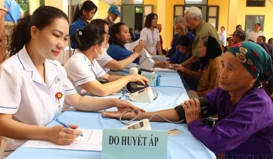 Người từ 75 tuổi hưởng hưu trí được BHYT chi trả 100% chi phí khám, chữa bệnh