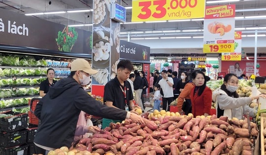 Thị trường bán lẻ Hà Nội sôi động dịp Giáng sinh, siêu thị đồng loạt tung ưu đãi kích cầu