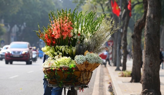 Miền Bắc nắng mạnh, Trung và Nam Bộ mưa dông cục bộ