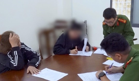 Vận chuyển trái phép 24 thỏi vàng, 2 đối tượng bị khởi tố