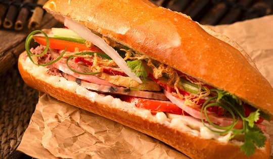 Bộ Y tế yêu cầu điều tra vụ gần 100 người nghi ngộ độc sau ăn bánh mì ở TP Hồ Chí Minh