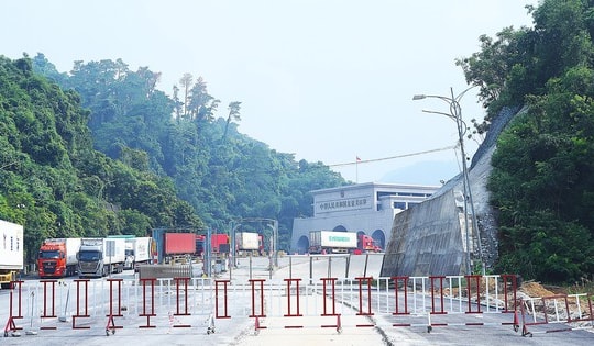 Bộ Xây dựng kiểm soát chặt nhiều tuyến vận tải trọng điểm để chống buôn lậu dịp Tết 2026