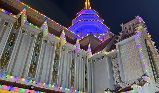 Ngắm nhà thờ lớn ở Huế rực sáng trong ánh đèn dịp Giáng sinh