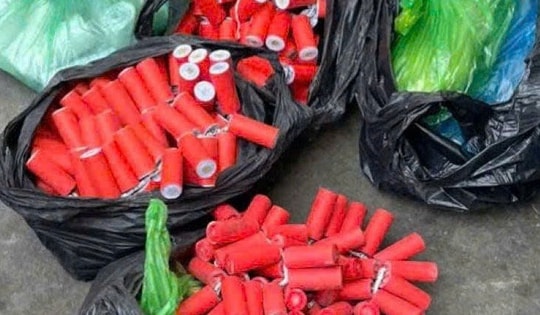 Hà Nội vận động người dân giao nộp vũ khí, pháo nổ và đồ chơi nguy hiểm