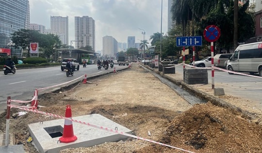 Hà Nội: Xén vỉa hè, di dời cây xanh mở rộng nút giao Lê Văn Lương - Hoàng Minh Giám