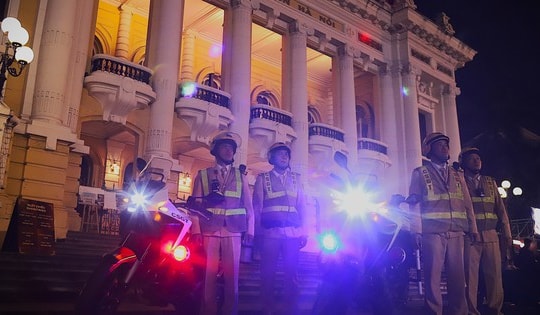 ‘Mắt thần’ camera AI hỗ trợ cảnh sát giao thông tuần tra điểm nóng đêm Noel